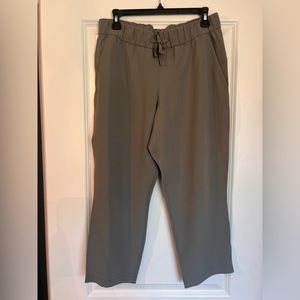 Lululemon on the fly crop pants